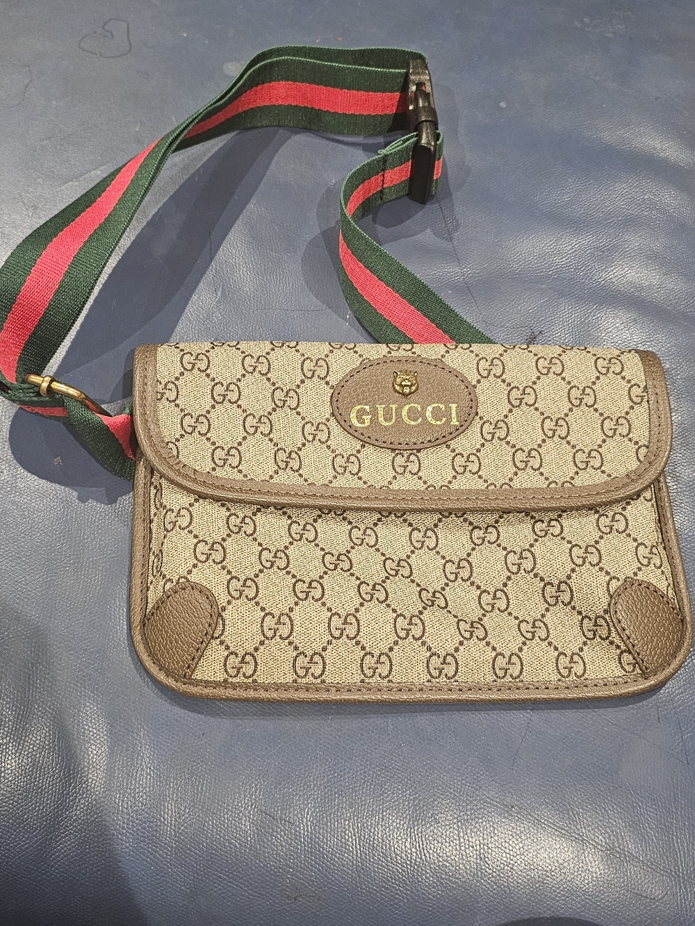 GUCCI GG Canvas Crossbody Bag in Beige with Red-Green Stripe Strap